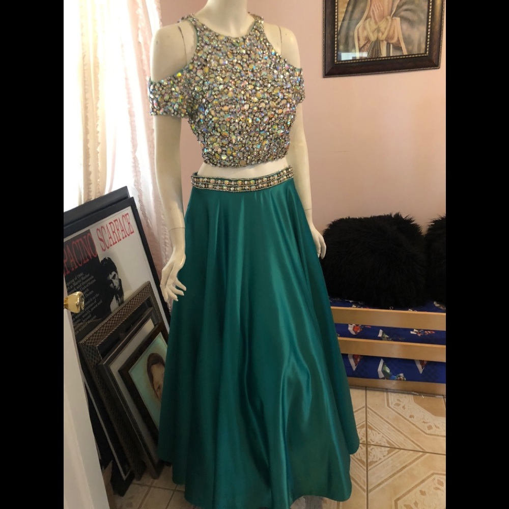 Prom 2 piece sherri hill set